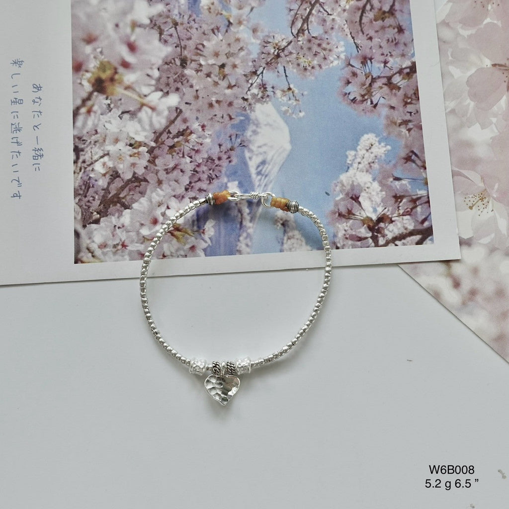 A bracelet that shines – and so does the price tag!