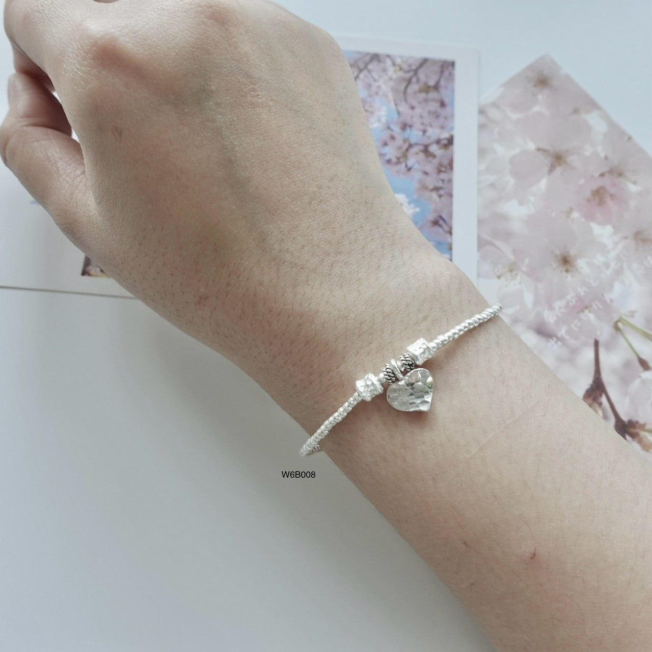 A bracelet that shines – and so does the price tag!