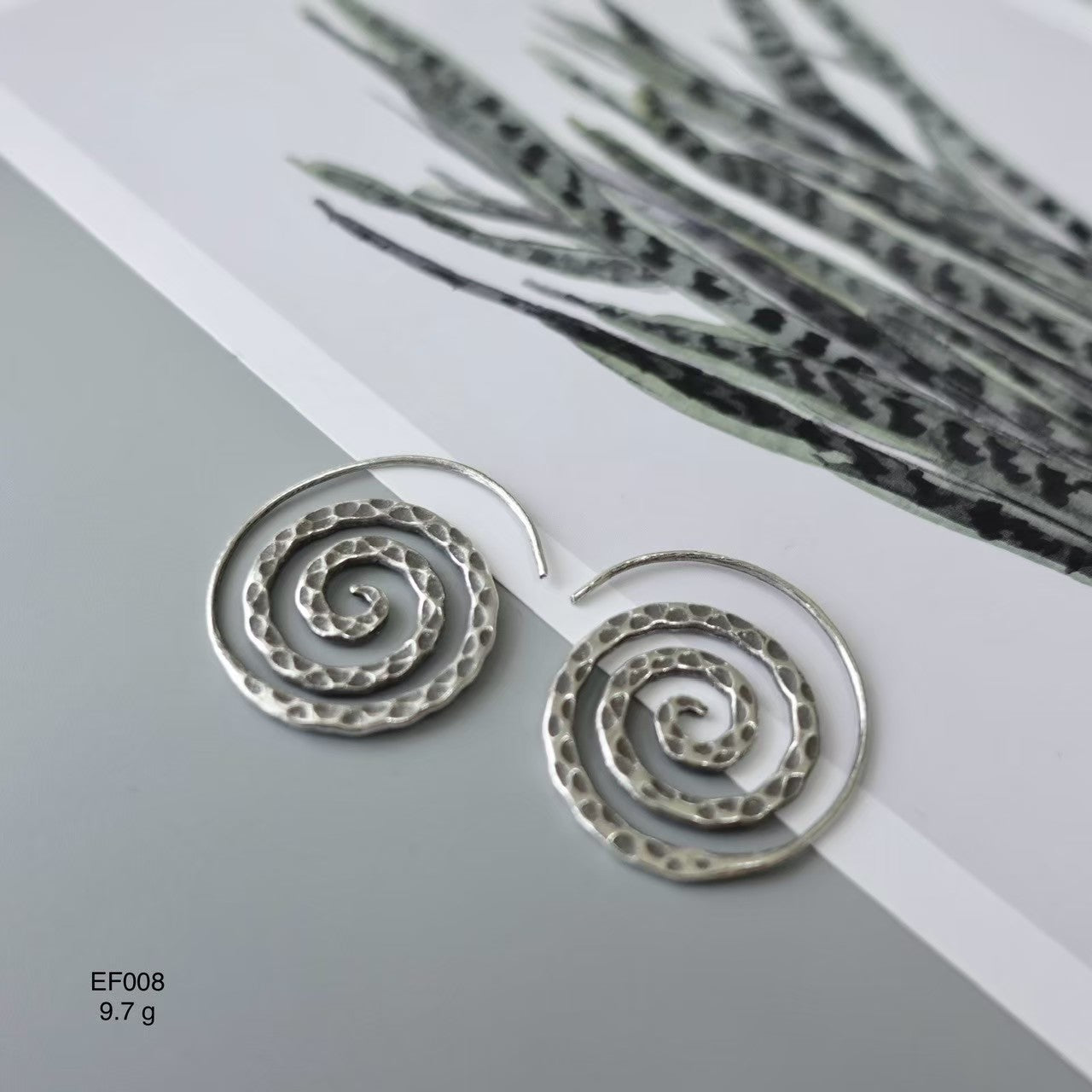 98% Pure Silver. Timeless shine. Earrings.