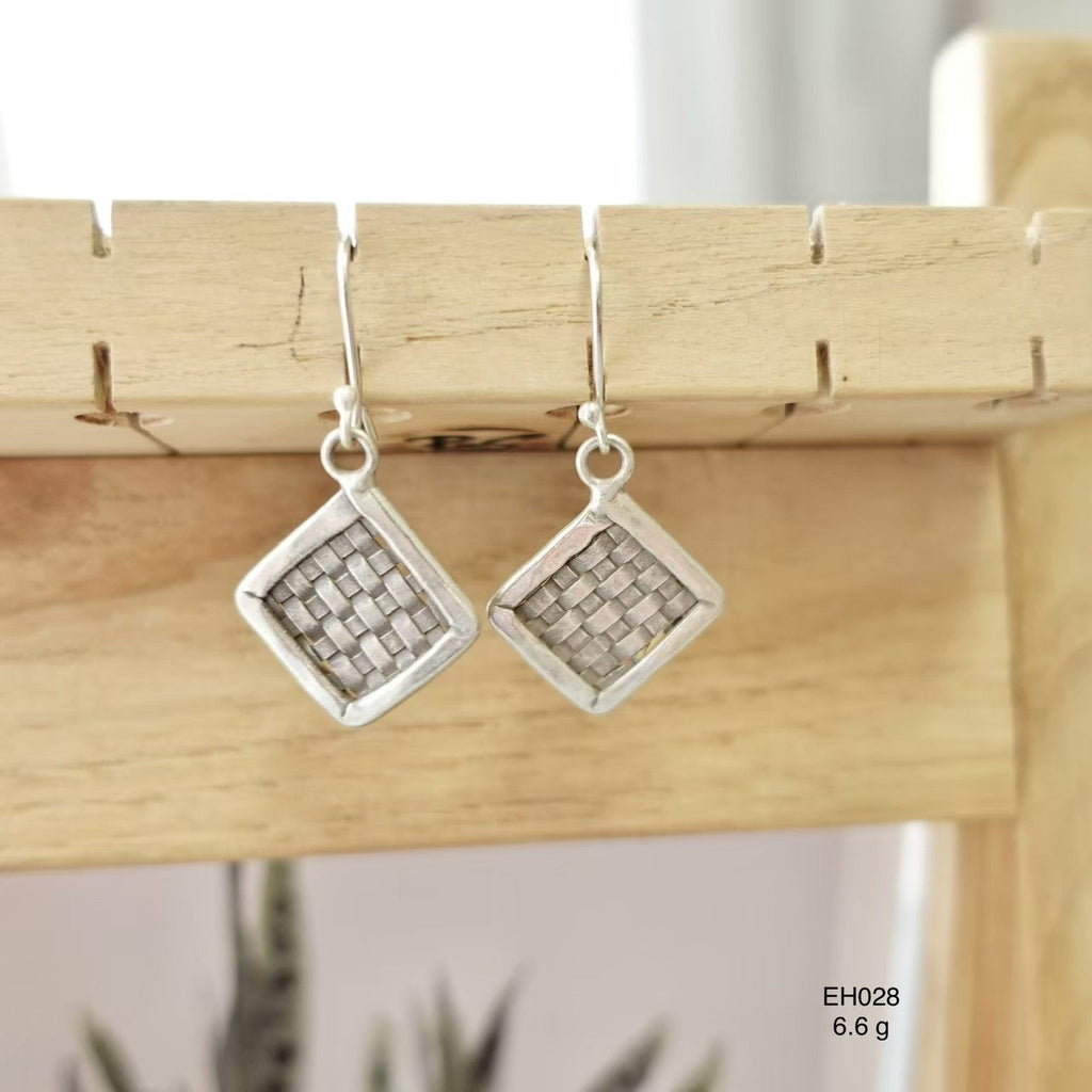 Timeless shine. Wear silver earrings.