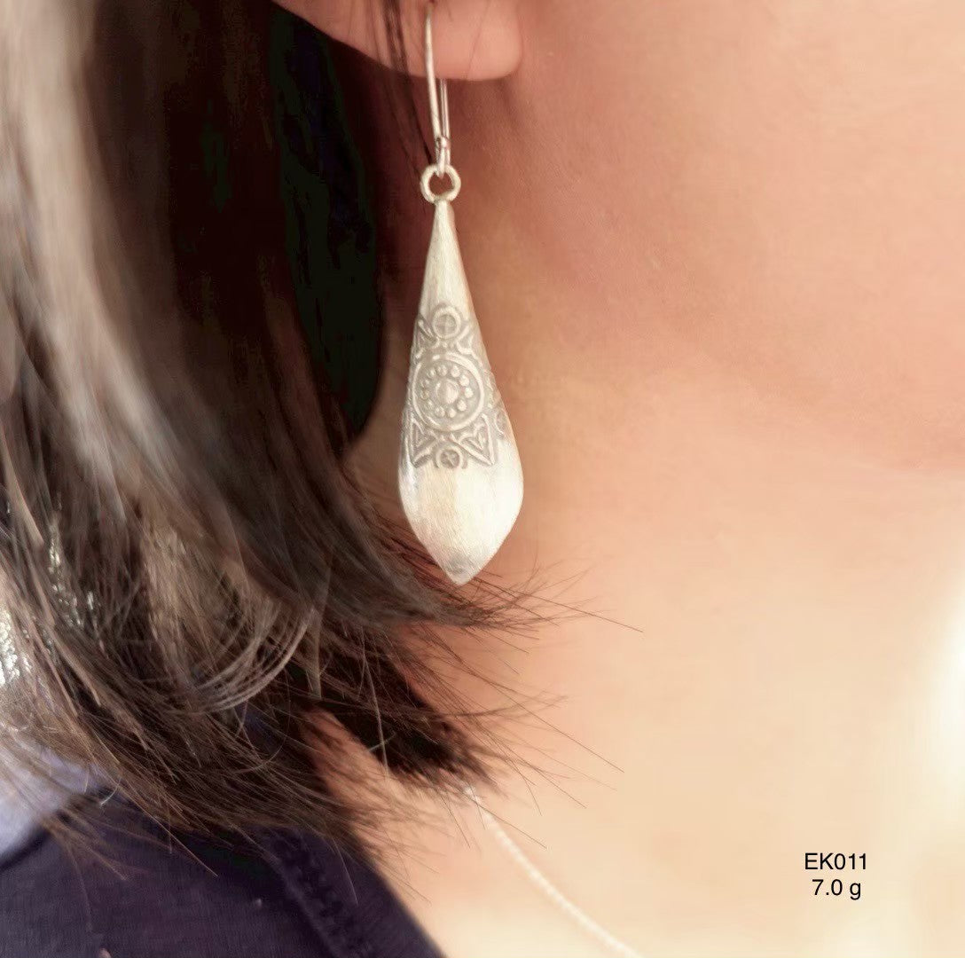 Authentic shine. Pure silver earrings.