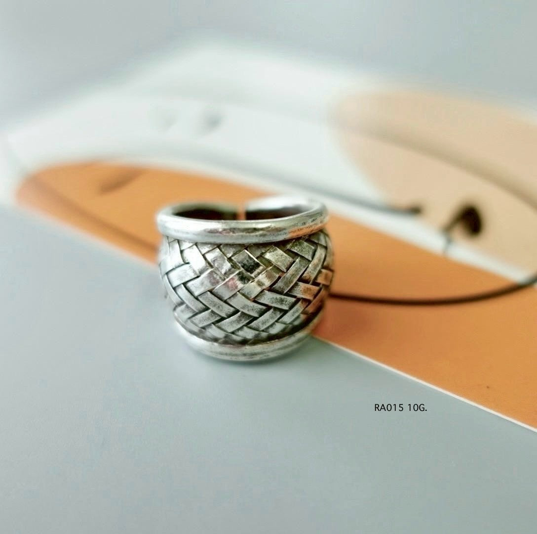 Classic beauty, wear silver ring.