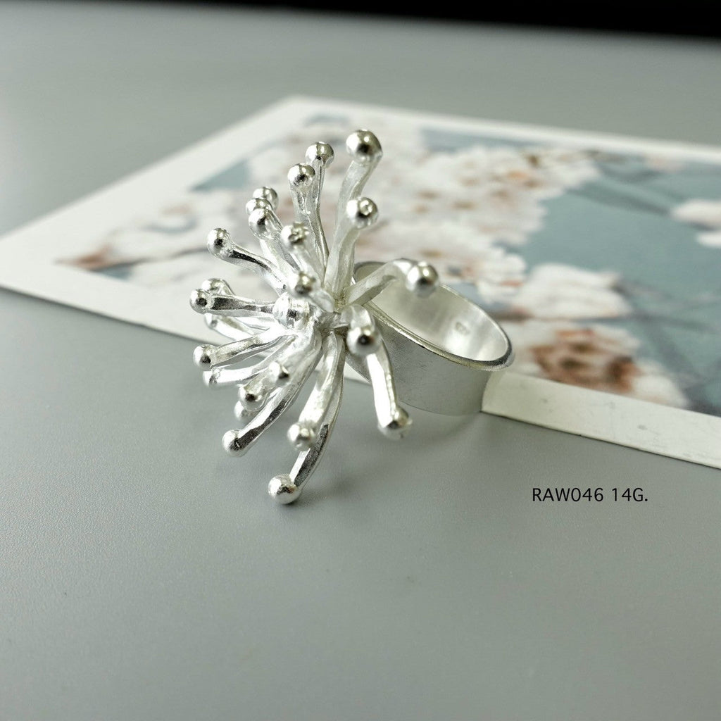 The essence of elegance. Handmade silver ring.