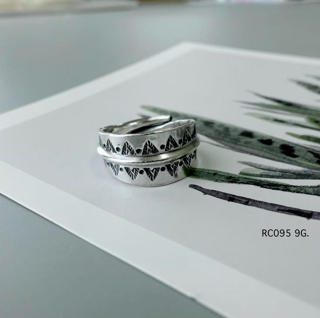 Silver ring. Chiang Mai craftsmanship, timeless silver.