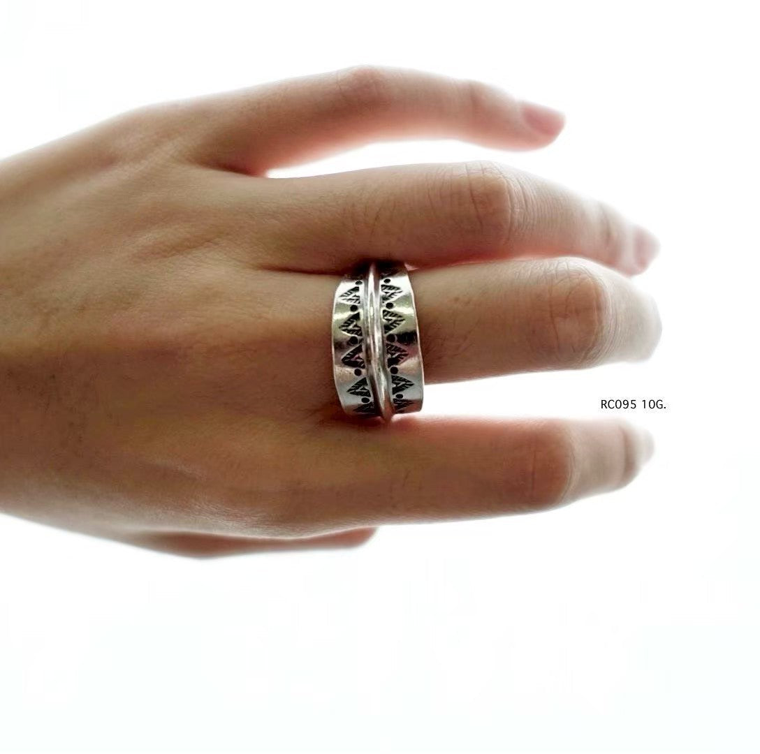 Silver ring. Chiang Mai craftsmanship, timeless silver.