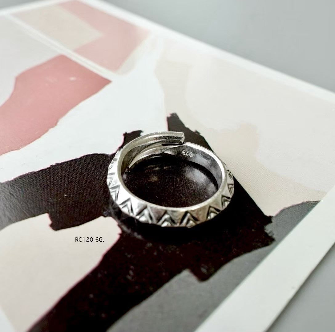 Silver ring. Silver tradition from the heart of Northern Thailand.