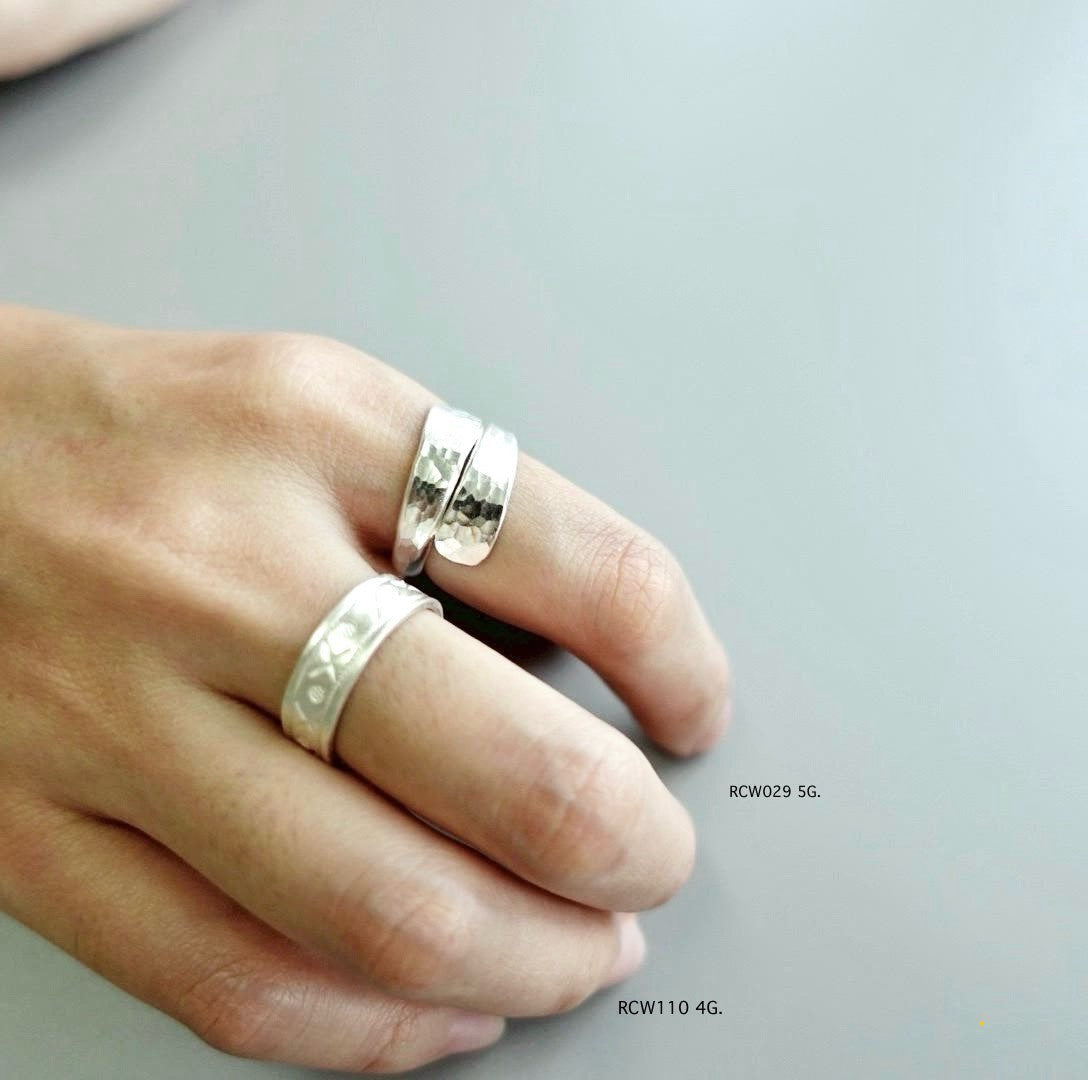 Silver ring. Embrace the artistry of the hill tribes.