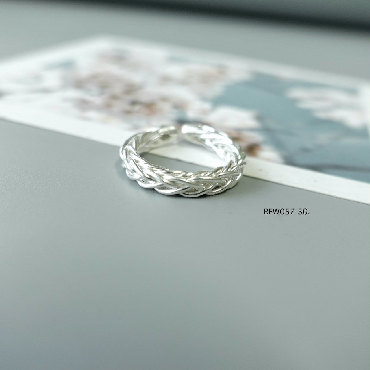 Silver ring. Simplicity carved by tradition.