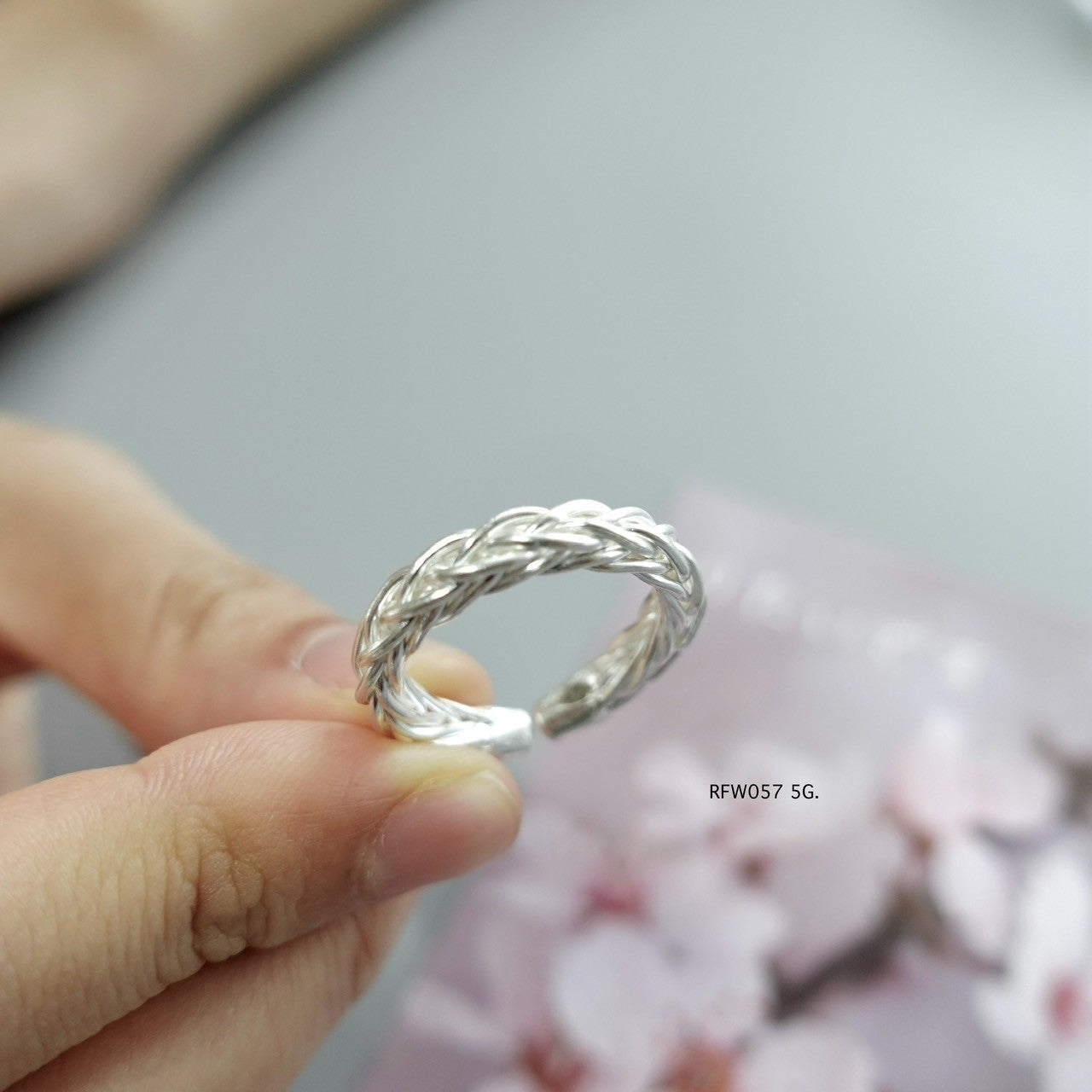 Silver ring. Simplicity carved by tradition.