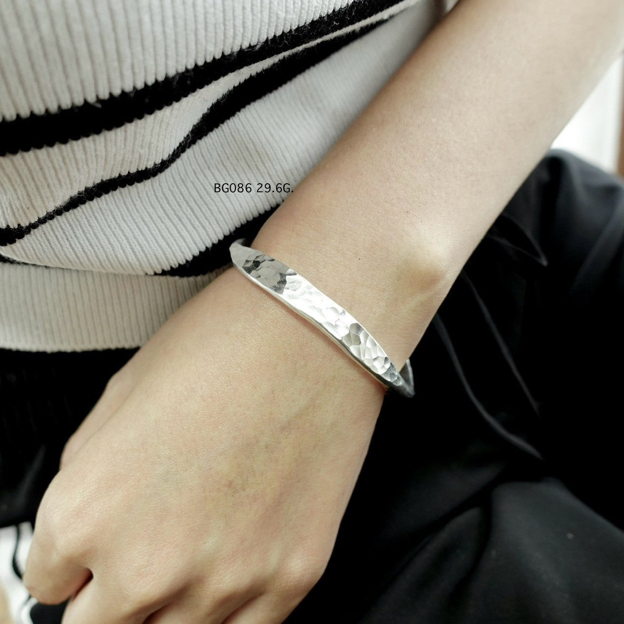 Silver bangle. Authenticity in every curve.