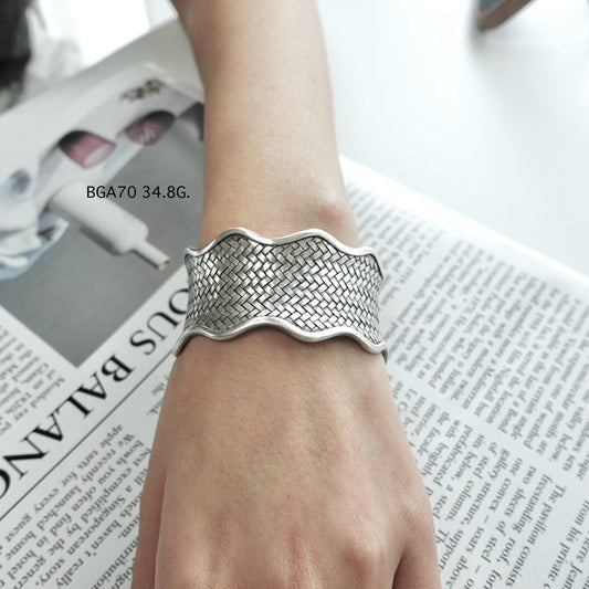 A bangle born from pure silver.