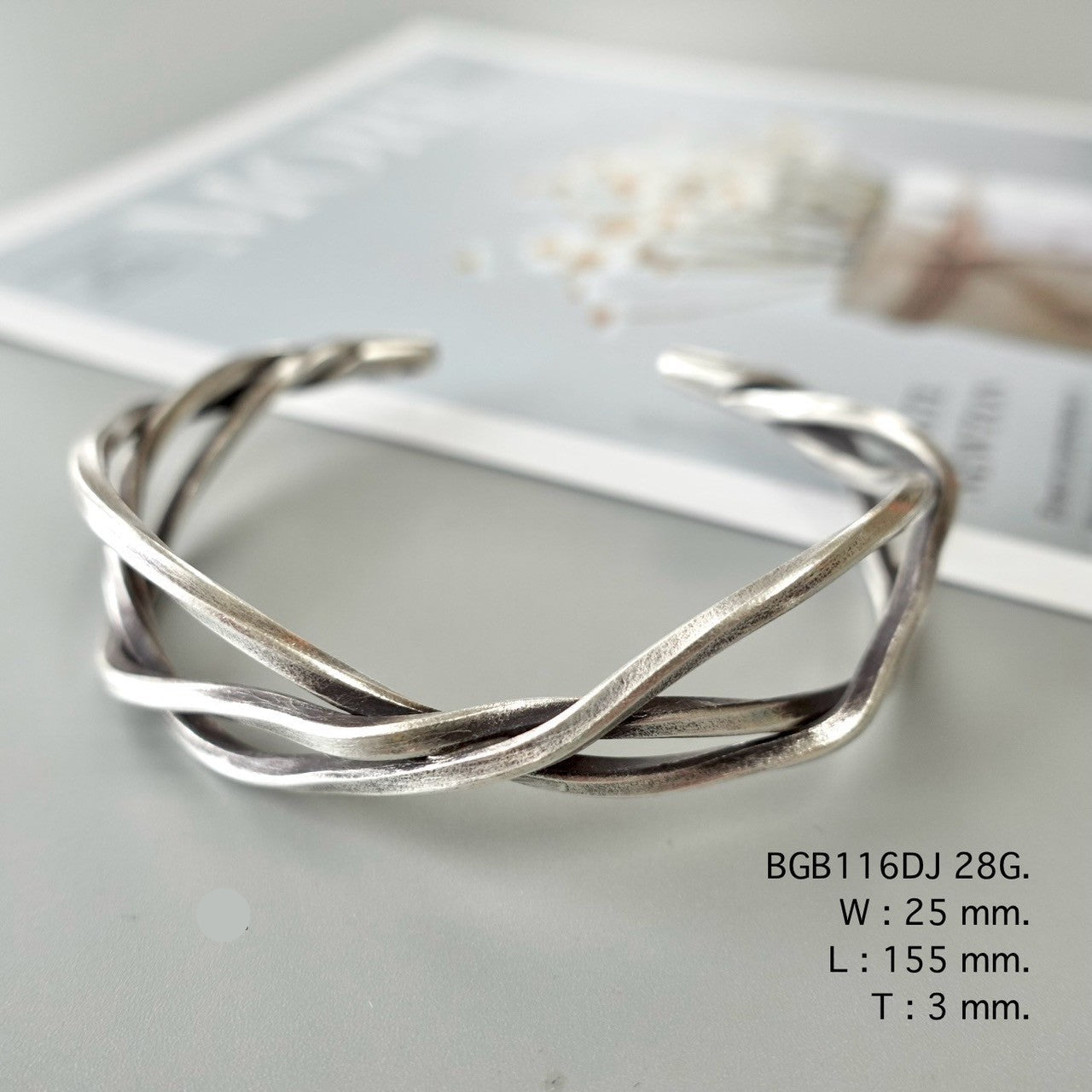 Craft meets class in this bangle.