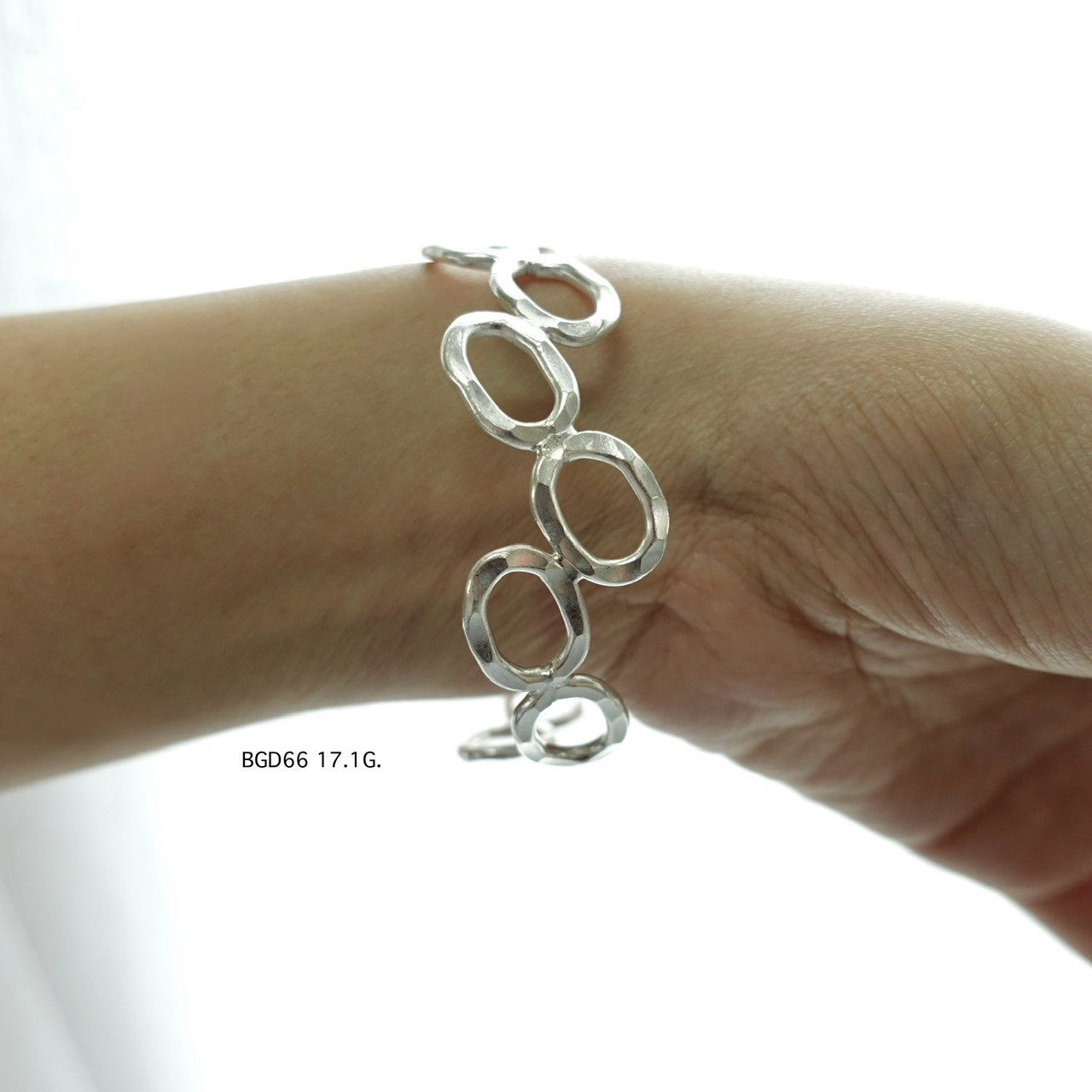 Handmade bangle. Artisan-crafted. Timeless elegance.