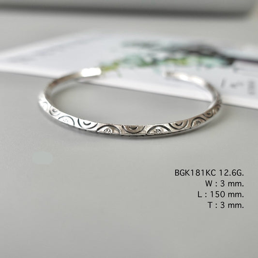 A bangle made for forever.
