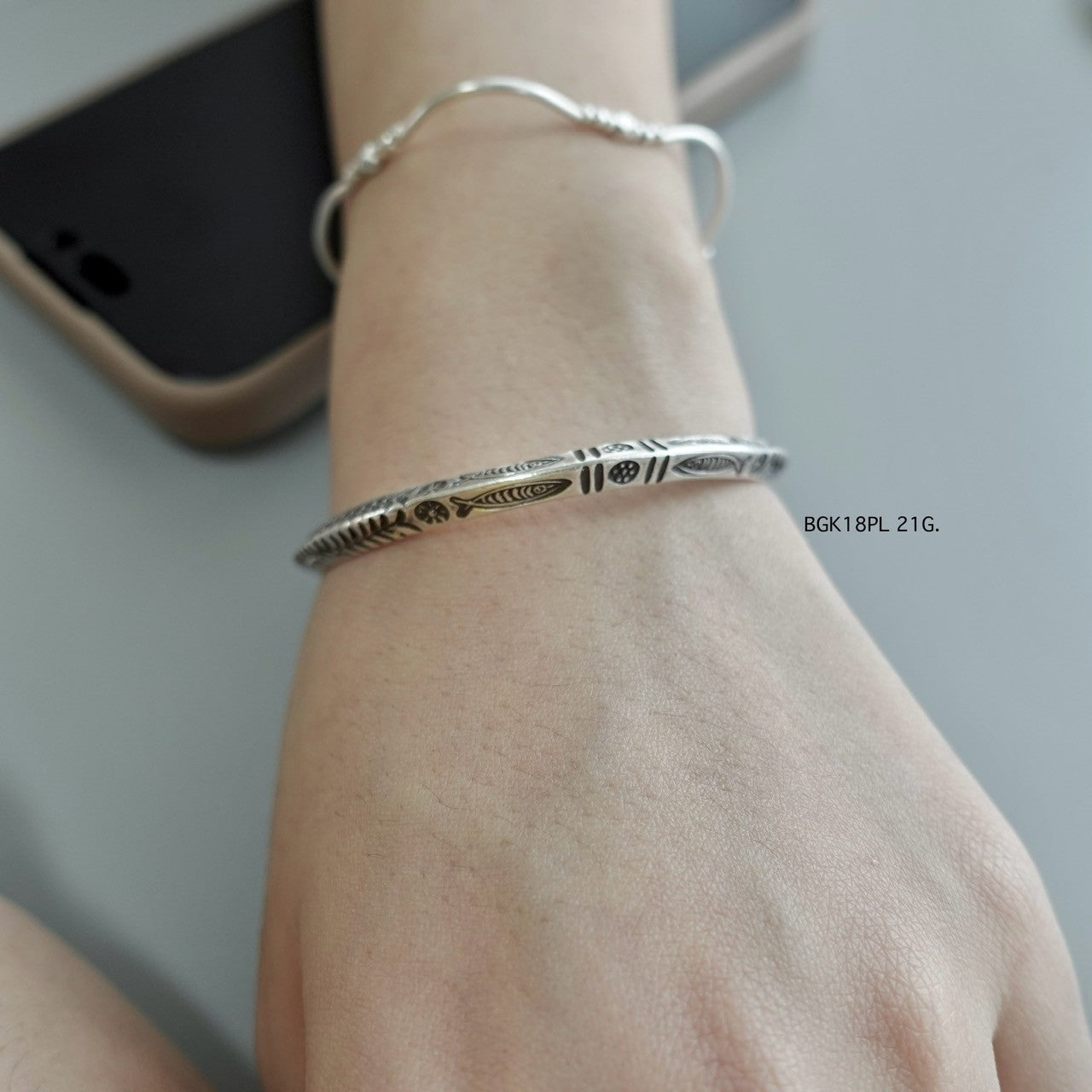 Classic bangle, handcrafted in silver.