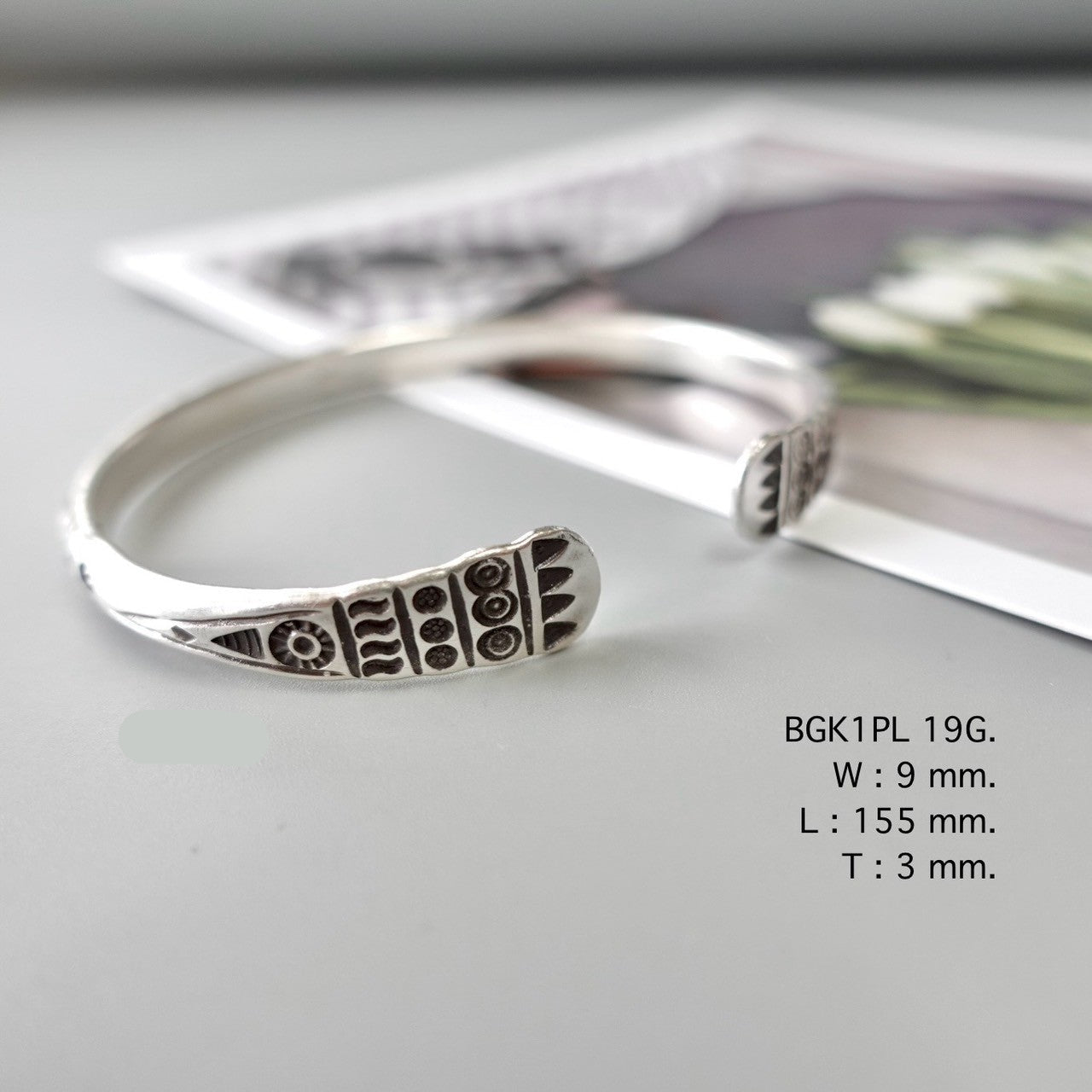 A bangle as unique as you.