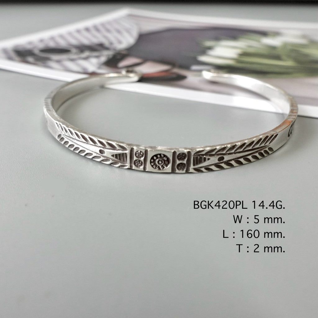 A timeless bangle for modern hearts.