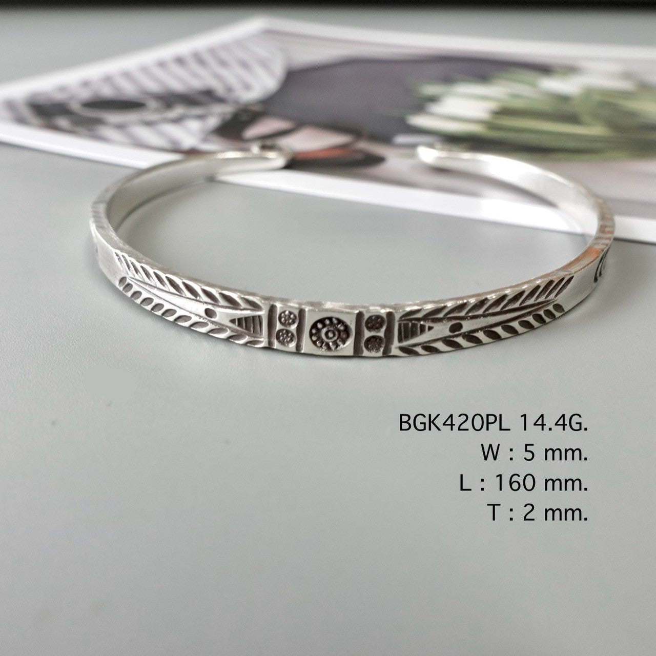 A timeless bangle for modern hearts.