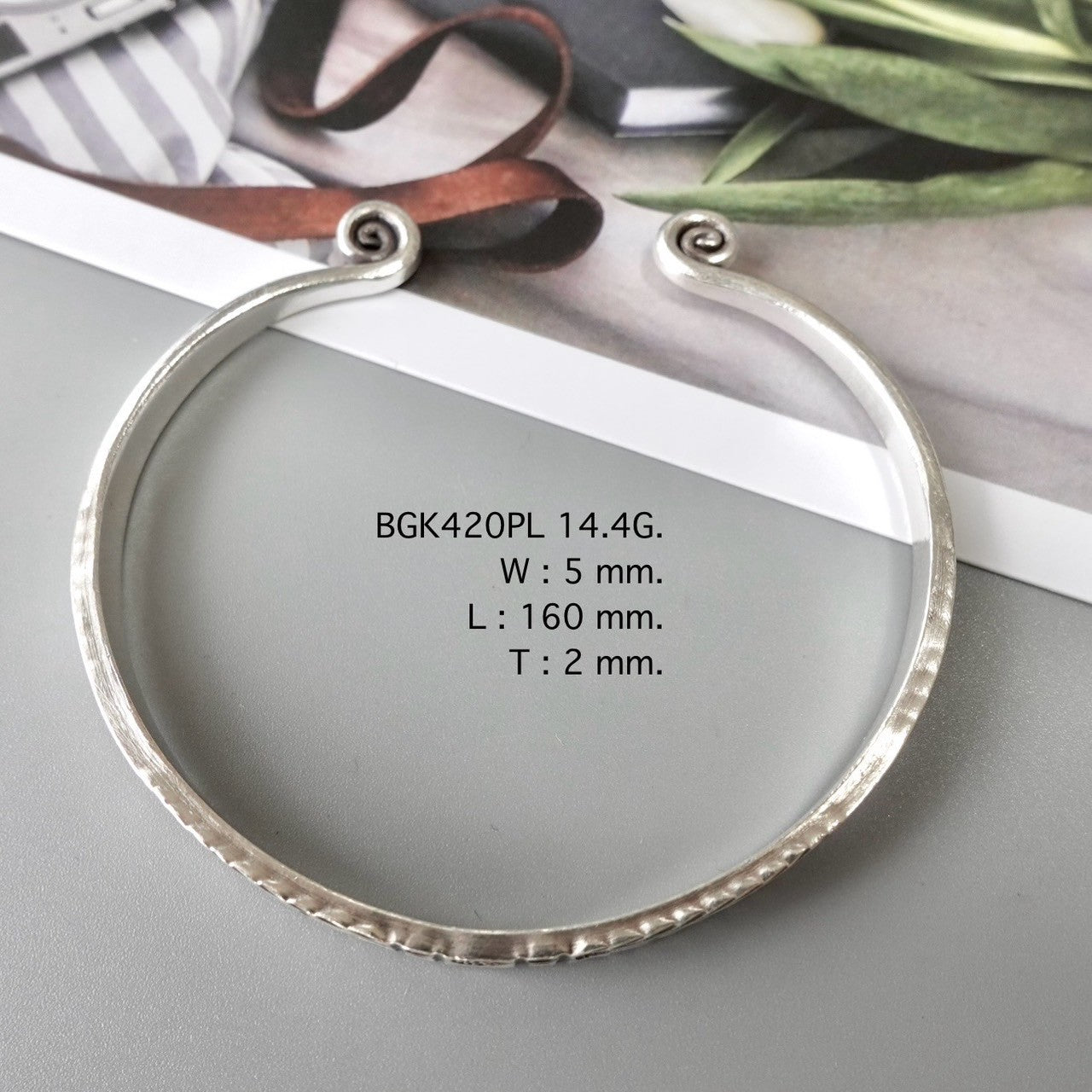 A timeless bangle for modern hearts.