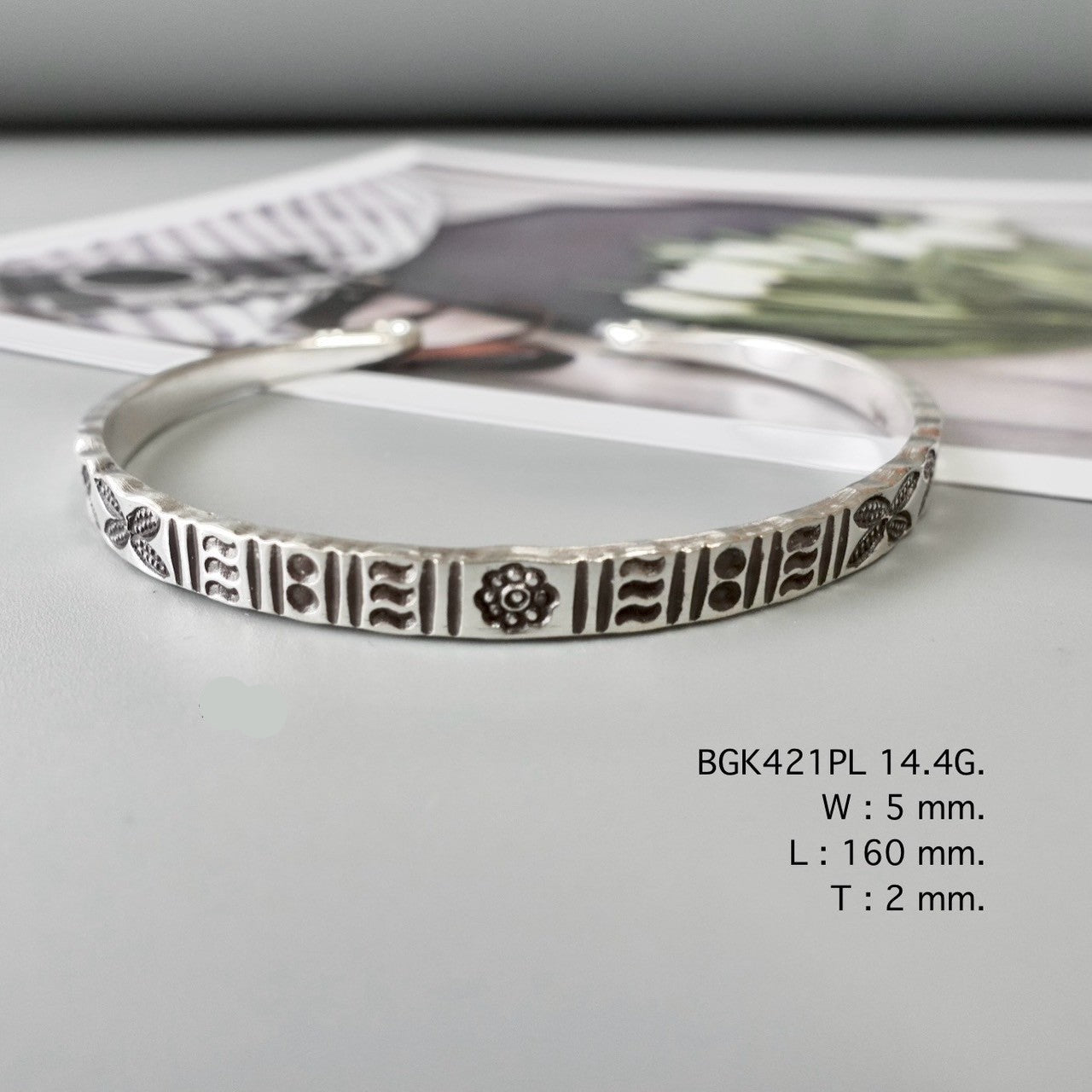 Let your wrist wear silver with this bangle.
