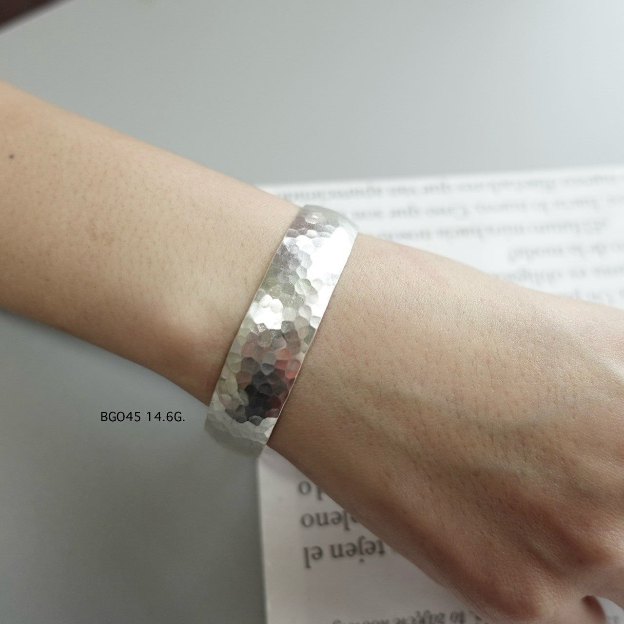 Handmade silver bangle. Elegance in every detail.